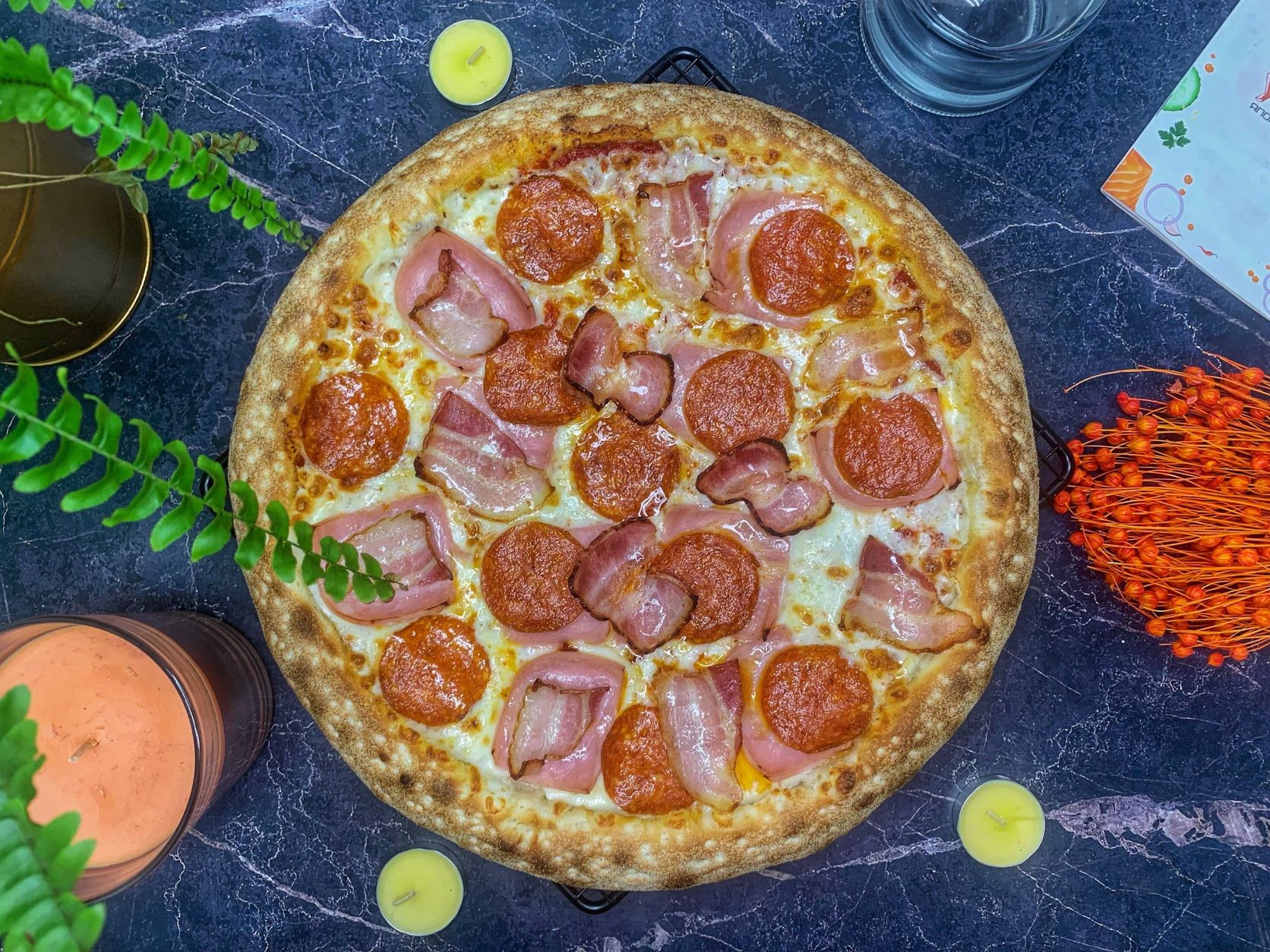 Пицца с семгой и сливочным соусом
